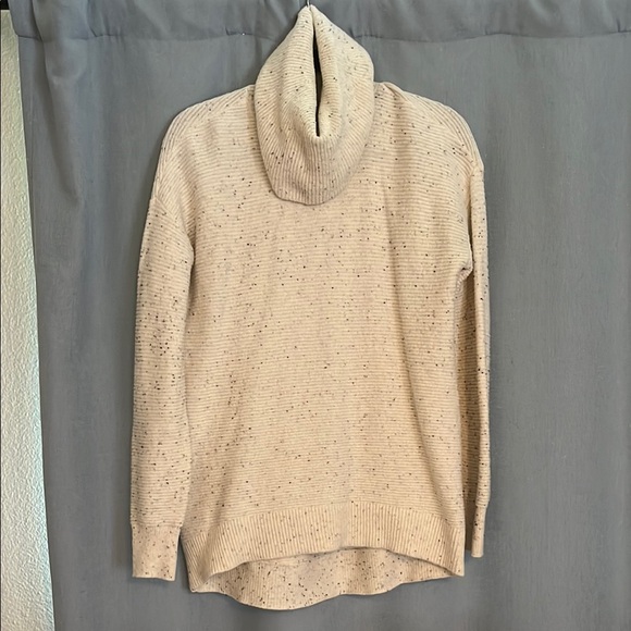 LOFT Sweaters - LOFT Cream Turtleneck Sweater